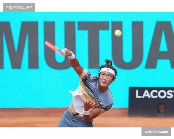 张之臻直落两盘击败英国选手收获红土赛季开门红